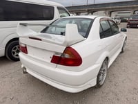 Image 3 of Mitsubishi Evolution 5