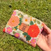 Image 3 of Pochettes zippées Salem "carreaux rouges", fond noir, "English garden blanc" et "Fleurs roses"