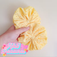 Yellow eyelet