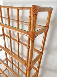 Image 6 of ESTANTERÍA DE BAMBÚ Y CRISTAL, AÑOS 70