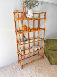 Image 1 of ESTANTERÍA DE BAMBÚ Y CRISTAL, AÑOS 70