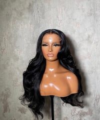 Image 2 of SIGNATURE HD WIGS