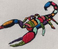 Image 2 of Scorpion multicolore