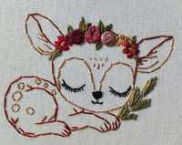 Image 1 of Biche endormie