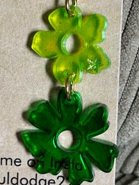 Image 2 of Flower power green