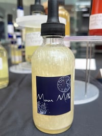 Moon milk shimmering body oil 