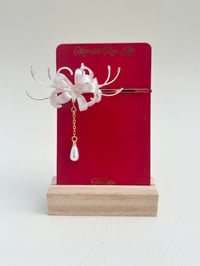 Image 1 of Spiderlily Pearl White