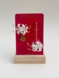 Image 1 of Spiderlily Pearl White II