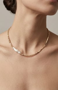 Image 1 of Gold necklace with baroque pearl 