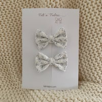 Image 3 of Small pinched bow / Flower Bud