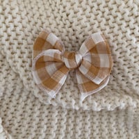 Image 1 of Small fable bow / Goldie