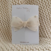 Image 2 of Lace ribbon bow / Buttercream 