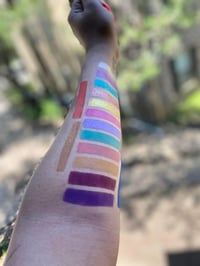 Image 2 of Fleur beaute’ palette 