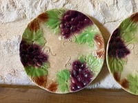 Image 3 of Assiettes raisins en barbotine - Brocante 17