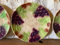 Image 4 of Assiettes raisins en barbotine - Brocante 17