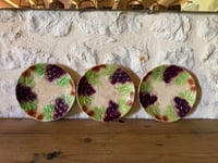 Image 2 of Assiettes raisins en barbotine - Brocante 17