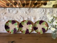 Image 1 of Assiettes raisins en barbotine - Brocante 17