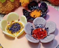 Image 1 of Trio flower candle set