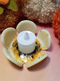 Image 2 of Trio flower candle set