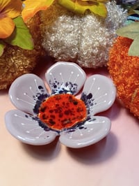 Image 4 of Trio flower candle set