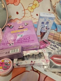Image 3 of Juicy Couture Royal to Juicy Hobo Makeup Bundle 