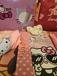 Image 3 of Daisy For Juicy Meets Hello Kitty Bundle 