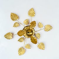 Image 1 of Applique fleur doré à la feuille d'or vintage 1970 Hollywood Regency Design