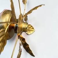 Image 7 of Applique fleur doré à la feuille d'or vintage 1970 Hollywood Regency Design