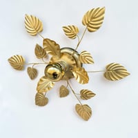 Image 6 of Applique fleur doré à la feuille d'or vintage 1970 Hollywood Regency Design