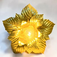 Image 2 of Applique fleur en métal doré à la feuille d'or vintage 1970 Hollywood Regency Design