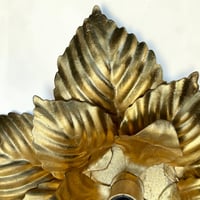 Image 8 of Applique fleur en métal doré à la feuille d'or vintage 1970 Hollywood Regency Design