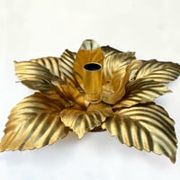 Image 6 of Applique fleur en métal doré à la feuille d'or vintage 1970 Hollywood Regency Design