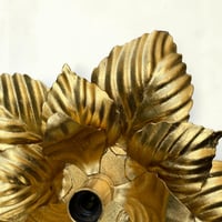 Image 10 of Applique fleur en métal doré à la feuille d'or vintage 1970 Hollywood Regency Design