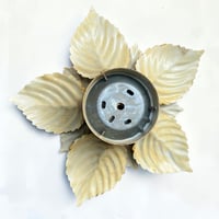 Image 13 of Applique fleur en métal doré à la feuille  vintage 1970 Hollywood Regency Design