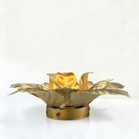 Image 5 of Applique fleur en métal doré à la feuille  vintage 1970 Hollywood Regency Design