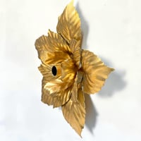 Image 6 of Applique fleur en métal doré à la feuille  vintage 1970 Hollywood Regency Design