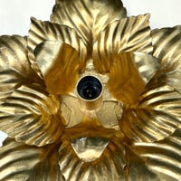 Image 10 of Applique fleur en métal doré à la feuille  vintage 1970 Hollywood Regency Design