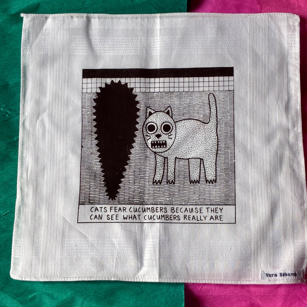 cats fear cucumber par Vera BEKEMA (BERLIN) 2025
