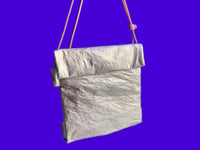 Image 3 of TASCHE Rolltop Silber Rosa