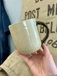 Image 3 of ‘Red Mare Mug’ Horse Mug (3)
