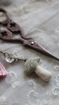 Image 1 of Scissors fob toadstool misty green 