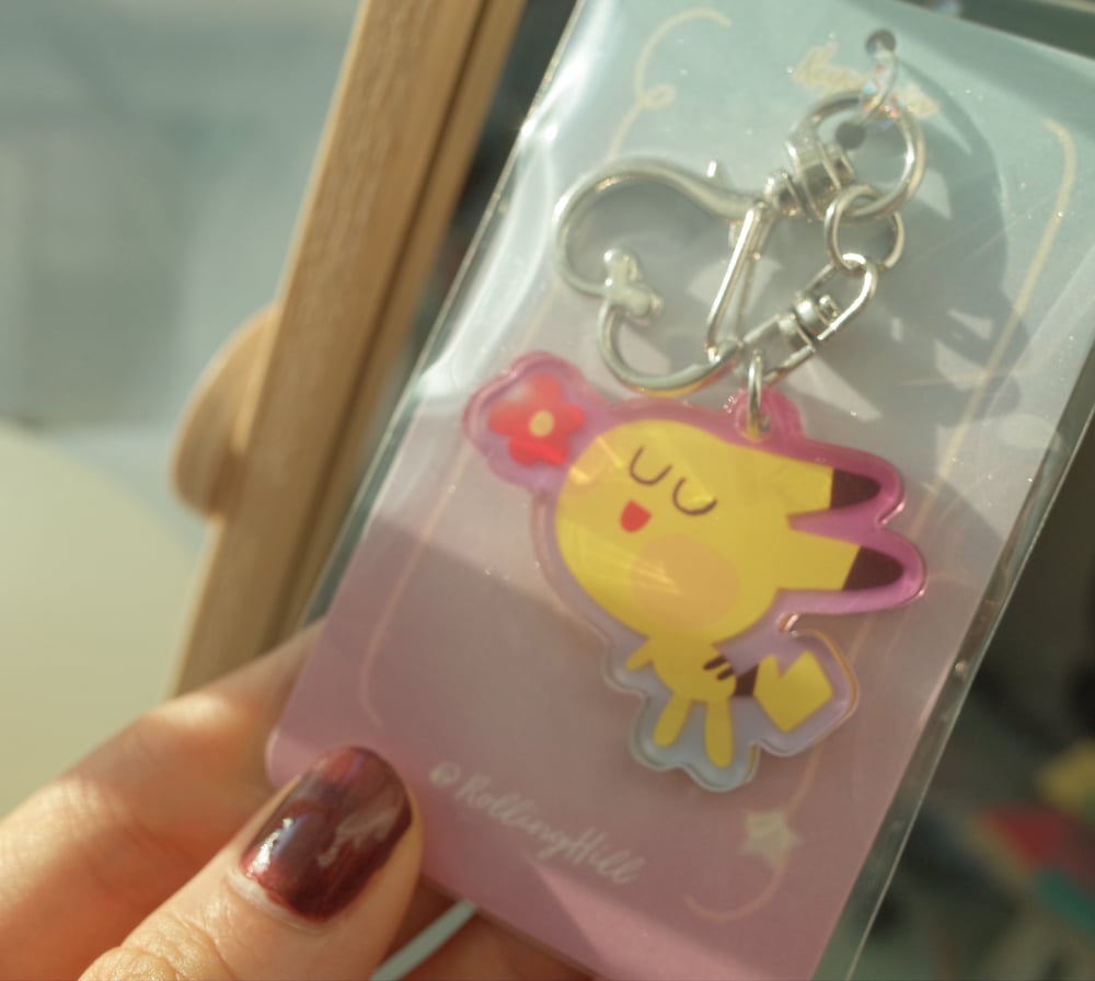 Image of 6 Pikachus | Clear acrylic keychains