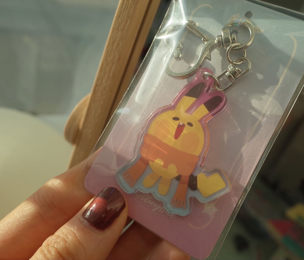 Image of 6 Pikachus | Clear acrylic keychains