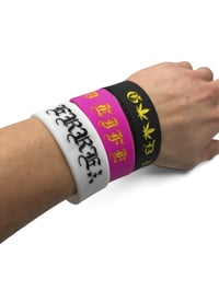 Image 3 of YÜNGSTÂ BRACELETS