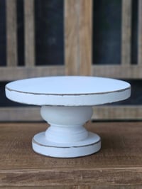    Cake stand  4 A white