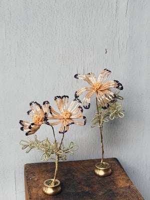 Gylden og lilla tipper _silk satin perleblomst på fod