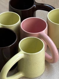 Image 2 of Mug à anse — beurre moucheté