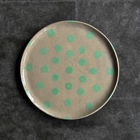 Image 1 of Assiette 24cm — pois verts