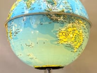 Image 8 of Mappemonde lumineuse ancienne globe terrestre lumineux en plastique vintage 1970