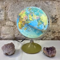 Image 4 of Mappemonde lumineuse ancienne globe terrestre lumineux en plastique vintage 1970
